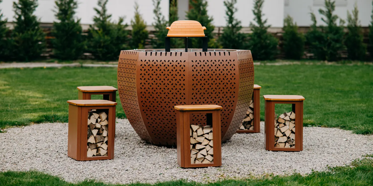 CRATERFLAME Meteorite Grill on the courtyard of a house