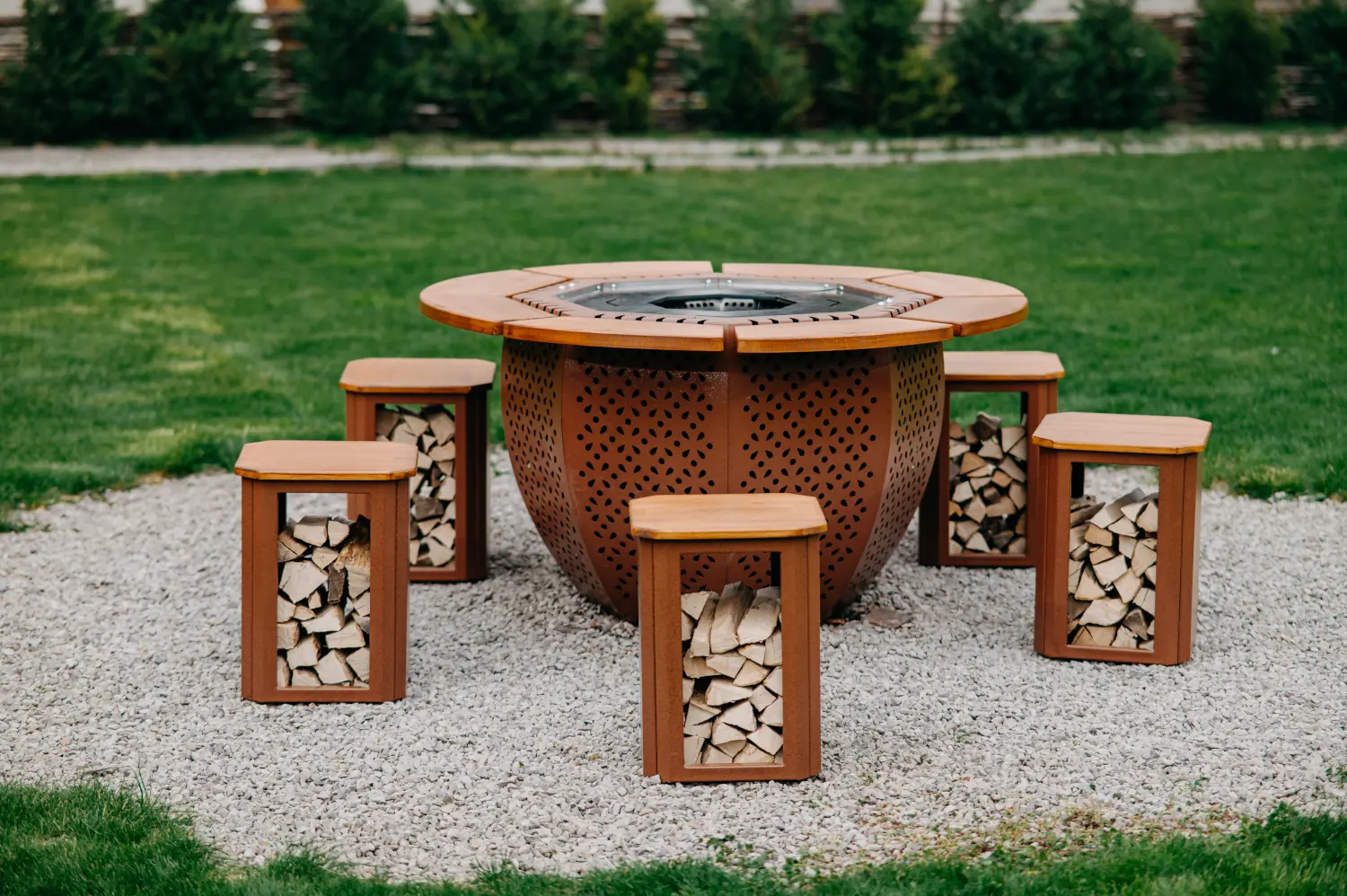 Bloom with side tables