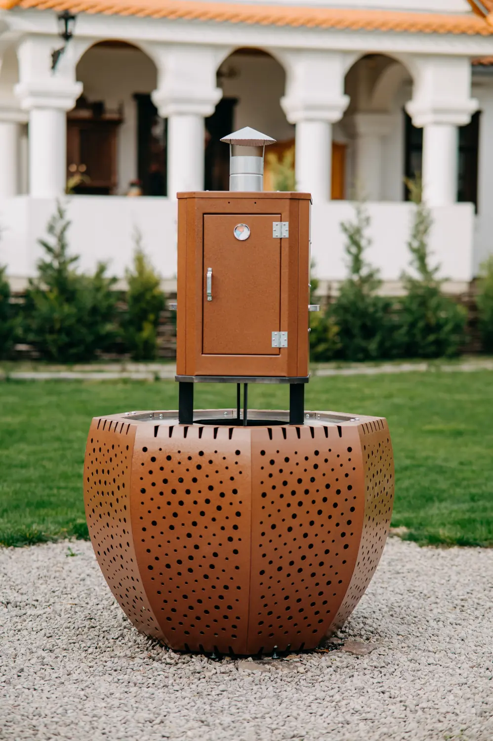 Radiant smoker configuration